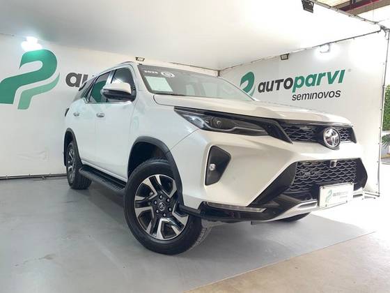 TOYOTA HILUX SW4 2.8 D-4D TURBO DIESEL SRX PLATINUM 4X4 AUTOMÁTICO